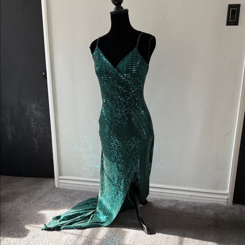 Elegant Green Sequin Evening Gown